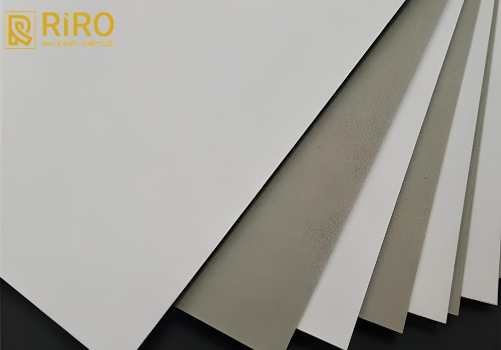 Chất liệu giấy mẫu thiệp cưới