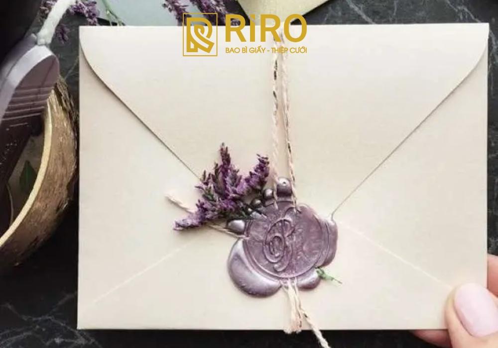 Thiệp có hoa khô và con dấu sáp (2)